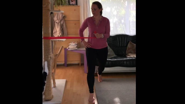 Knee strengthening with a band, strong knees are happy knees